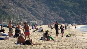 Alanya kışa meydan okumaya devam ediyor