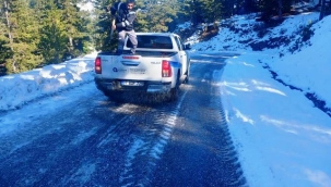 Alanya-Taşatan yolunda tuzlama çalışması yapıldı