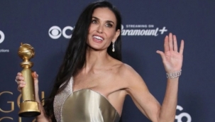 Altın Küre kazanan 62 yaşındaki Demi Moore, hem filmin konusu hem de performansıyla gündemde