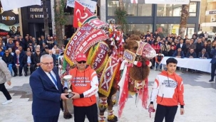 Antalya'da en süslü deve seçildi