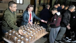 Büyükşehir Alanya'da kandil lokması dağıttı