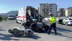 Gazipaşa'da otomobil ile 2 motosiklet çarpıştı: 1 yaralı