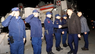 Kaymakam Ürkmezer ve Başkan Özçelik yılbaşında görev yapanları unutmadılar