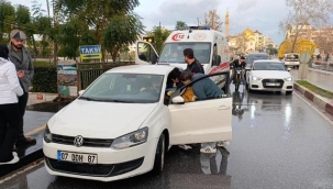 Kaza sonrası şoka giren sürücüyü araçtan kimse indiremedi