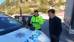 Kırmızı ışıkta geçti, ceza yerken "SRC'ye bari yazmayın ağabey" dedi