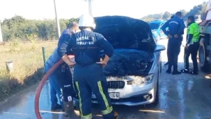 Lüks otomobil seyir halindeyken alev aldı