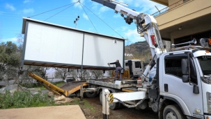Alanya Belediyesi'nden Yeniköy'deki ihtiyaç sahibi aileye konteyner ev desteği