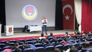 Alanya'da jandarmadan öğrencilere 'siber farkındalık' eğitimi