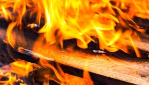 Alanya'da küller alev alınca odunlukta yangın çıktı