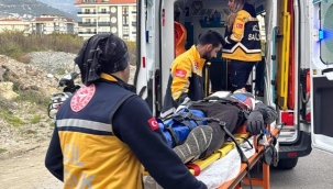 Alanya'da motosikletle otomobil çarpıştı: 1 yaralı