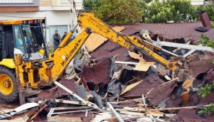 Alanya'da park alanını işgal eden restoran yıkıldı