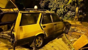 Alanya'da park halindeki otomobil yandı