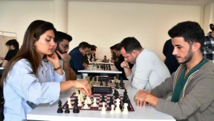 Alanya'da sağlıkçılar satranç turnuvasında bir araya geldi