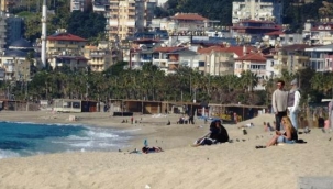 Alanya'da şubatta deniz ve güneş keyfi
