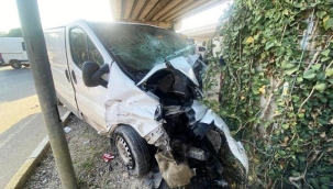 Antalya'da iki araç çarpıştı: 1 ağır yaralı