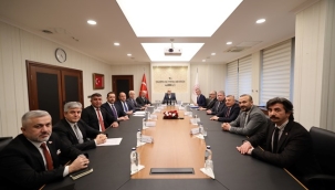 ATO BAŞKANI BARAN BAŞKANLIĞINDAKİ HEYET, ÇALIŞMA VE SOSYAL GÜVENLİK BAKANI IŞIKHAN'I ZİYARET ETTİ. 