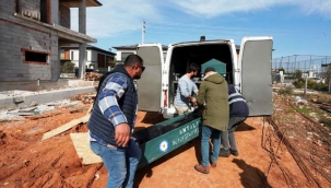 Yardım için geldiği inşaatın çatısından düşerek öldü