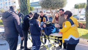 Yaya geçidinden karşıya geçen motosiklete kamyonet çarptı: 2 yaralı