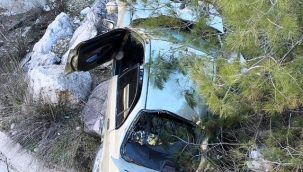 Yoldan çıkan otomobil köprüden uçtu: 1 ölü