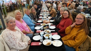 Alanya'da 34 ülkeden yerleşik yabancı iftar sofrasında buluştu