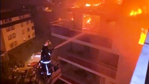 Alanya'da 5 katlı binanın çatı katında yangın çıktı 