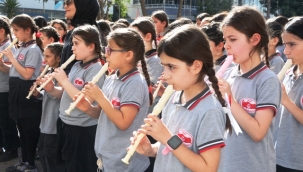 Alanya'da 850 öğrenciden 18 Mart'ta flütle Çanakkale Türküsü'nü hem çaldı hem söyledi