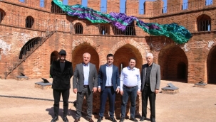 Alanya'da açılan '2. Uluslararası Türkiye Tekstil Bienali' göz kamaştırıyor