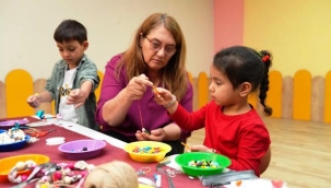 Alanya'da atıklar atölyede sanata dönüştürülüyor