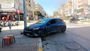 Alanya'da otomobillerin çarpıştığı kaza ucuz atlatıldı