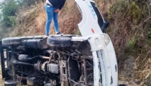 Alanya'da sürücü direksiyon hakimiyetini kaybedince hastanelik oldu