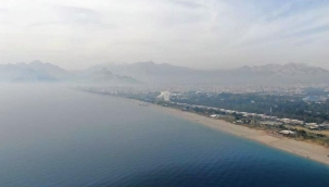 Antalya'da gökyüzü sarardı, toz bulutu dronla görüntülendi