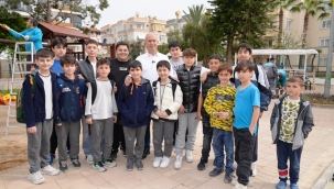 BAŞKAN ÖZÇELİK: PARKLARIMIZI MODERN VE GÜVENLİ HALE GETİRİYORUZ