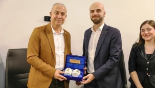 Başkan Özçelik'ten gençlere tam destek: Prolerini destekleyeceğiz