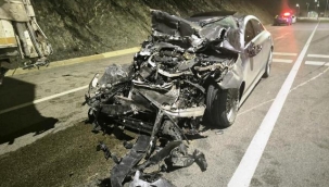 Ehliyetsiz ve alkollü sürücü önce çekiciye sonra TIR'a çarptı