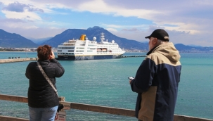 Hava muhalefeti nedeniyle MS Hamburg Antalya yerine Alanya'ya demirledi
