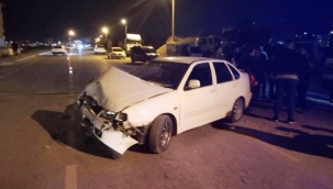 Kamyonet ile otomobil çarpıştı: 1 yaralı