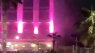 Otelin elektrik panosunda çıkan yangın paniğe neden oldu