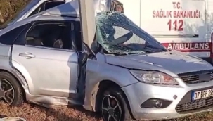 Otomobil aydınlatma direğine çarptı: 1 yaralı