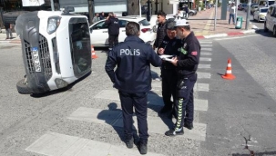 Para taşıyan zırhlı araç ile otomobil çarpıştı, paralar çuvallarla nakledildi