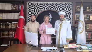 Rusya vatandaşı Alanya'da Müslüman oldu