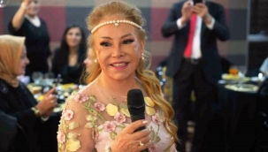 83 yaşındaki Bedia Akartürk: "Halkıma daha güzel görünmek için ameliyat oldum"