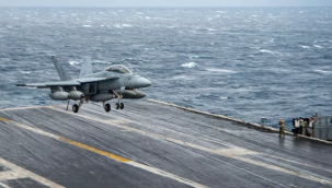 ABD'nin uçak gemisi 60 milyon dolarlık F 18'i suya düşürüp kaybetti