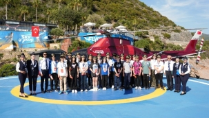 Alanya'da 23 Nisan coşkusu gökyüzüne taşındı