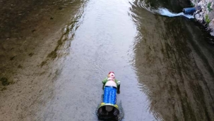 Alanya'da bunu da gördük! Palyaço maskotunu çaya attılar