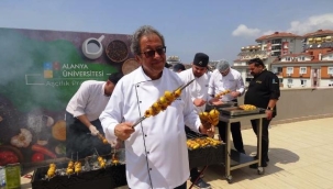 Alanya'da mangallar yakıldı, muşmulanın kebabı yapıldı