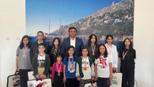 Alanyalı genç ressamlar Polonya'dan büyük başarıyla döndü