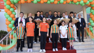 Alanyaspor öğrencilerle buluştu 