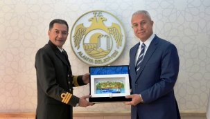 Başkan Özçelik, Alanya'ya demirleyen TCG-ATAK'ın komutanlarını ağırladı