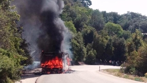 Halk otobüsü seyir halindeyken alev alev yandı