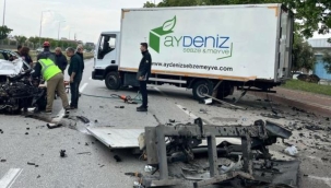 Park halindeki kamyonete çarpan genç sürücü hayatını kaybetti